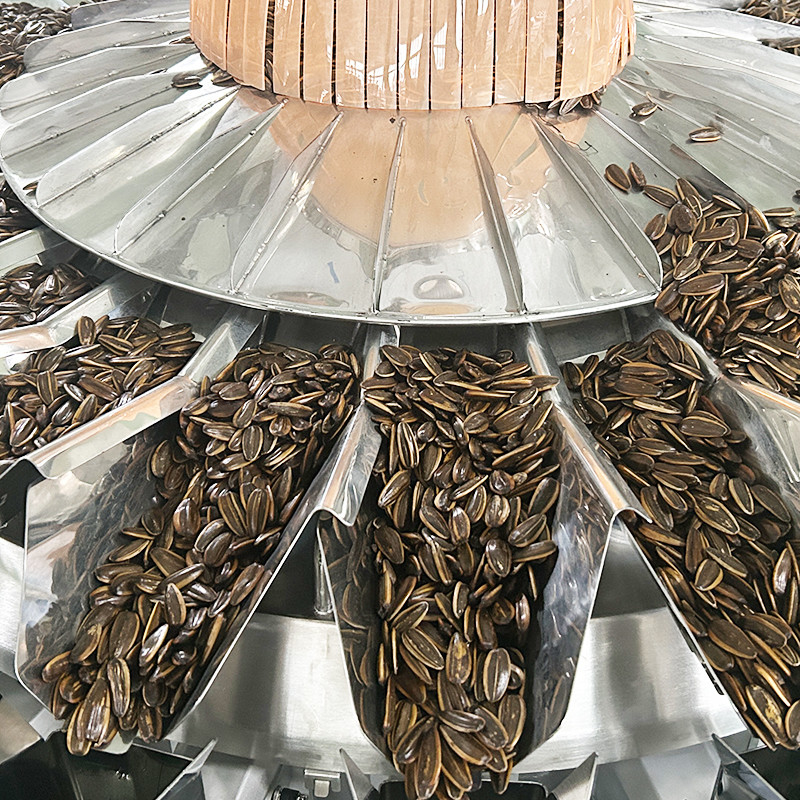 14 Hopper Multihead Weigher อัตโนมัติ Doypack Packaging Machine ไนโตรเจน เครื่องบรรจุชิปข้าวโพด
