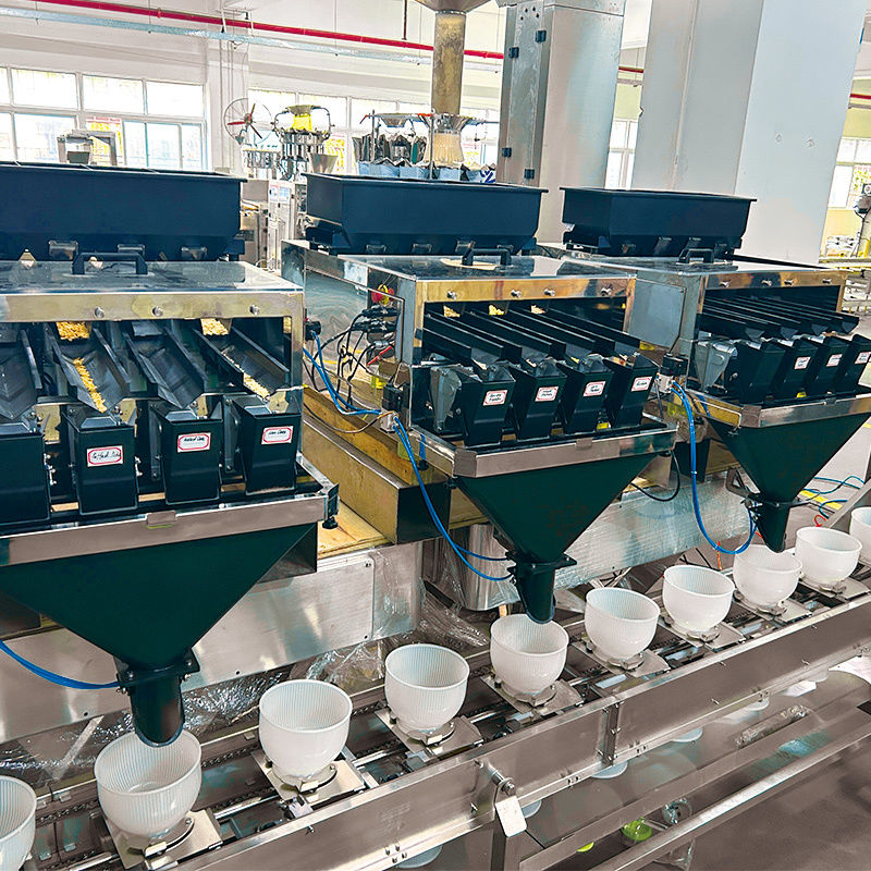 เครื่องบรรจุอาหารสัตว์เลี้ยงหลายวัสดุ 2.5 กก. พร้อมเครื่องชั่งน้ำหนักแบบหลายหัว เครื่องชั่งน้ำหนักแบบเส้นตรง สำหรับบรรจุถุงซิปล็อค Doypack