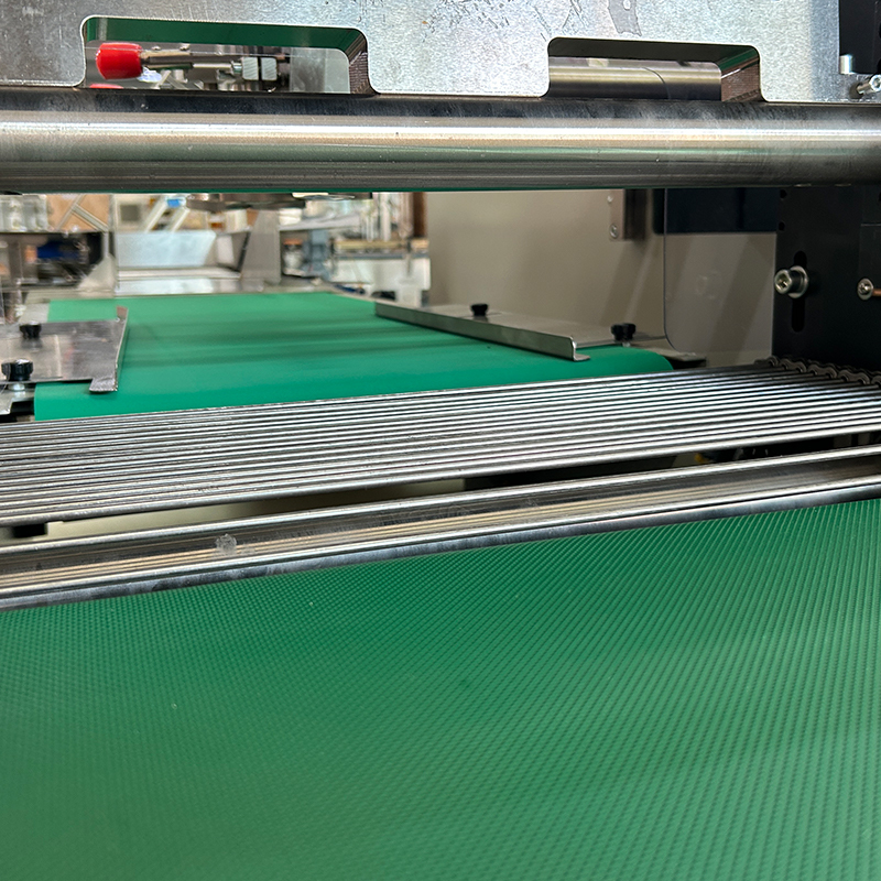 เครื่องบรรจุกระเป๋าหมอนอัตโนมัติ 30-80 กล่อง/นาที สําหรับบรรจุอาหาร