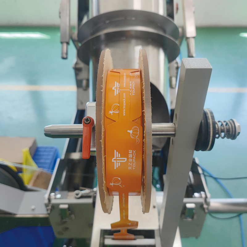 เครื่องบรรจุกระเป๋า Mesh ต่อเนื่อง เครื่องบรรจุเร็วอัตโนมัติ ข้าวโพด อาหารทะเล ผักเบคอน กระเทียม Mesh กระเป๋าปิด