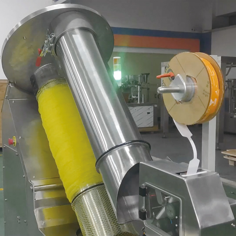 เครื่องทำกระเป๋าตาข่ายอัตโนมัติแนวตั้งความเร็วสูง เครื่องบรรจุถุงตาข่ายผักแครอท ลูกแพร์ เครื่องบรรจุตาข่ายอัตโนมัติ